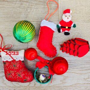 3/$35 🌼 Vintage Red & Green Christmas Ornament Bundle – 8 Pieces